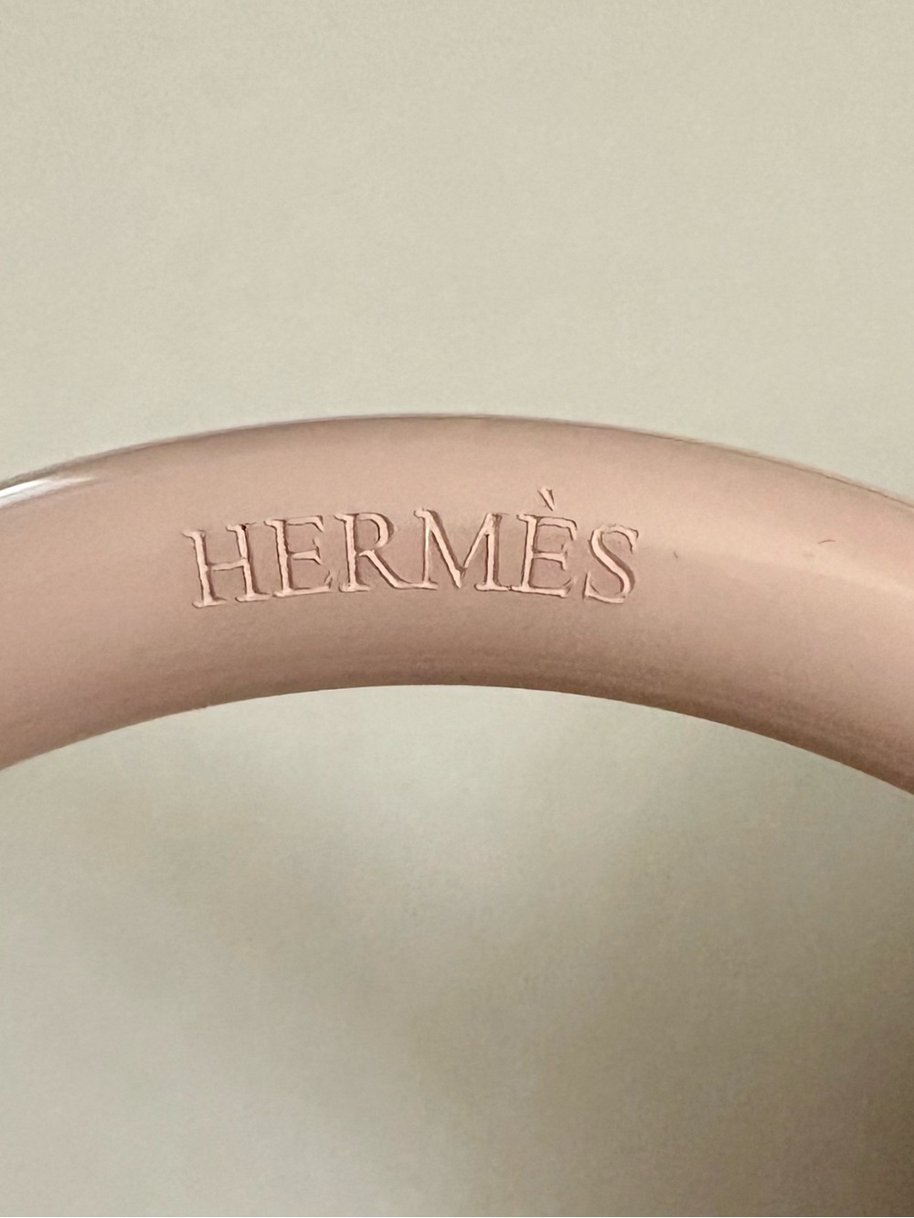 Hermès Rose H Equipe Lacquered Wood Bangle Bracelet Size T3 (M) - Picture 3 of 9